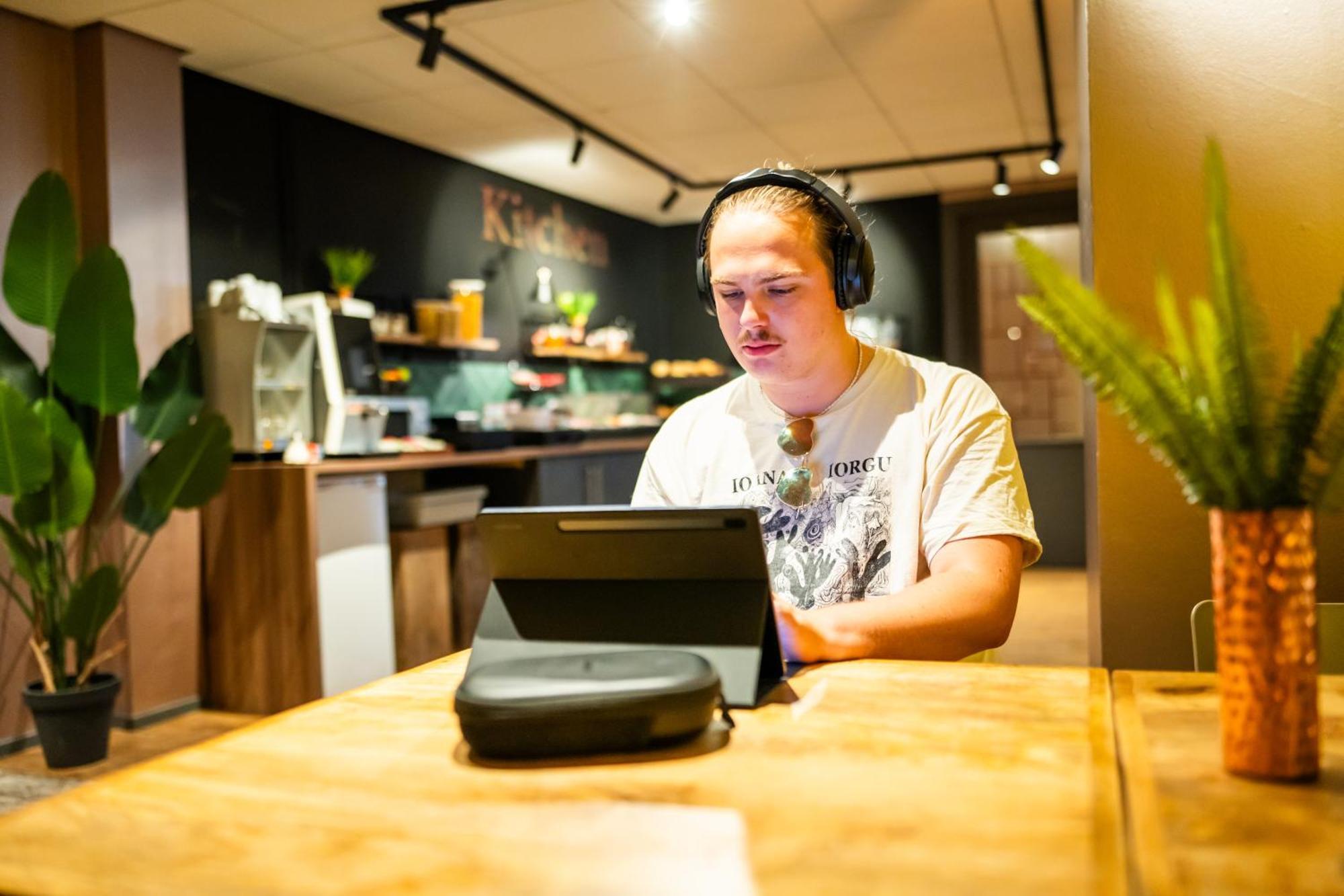 Bud Gett Hostels โกรนิงเงน ภายนอก รูปภาพ