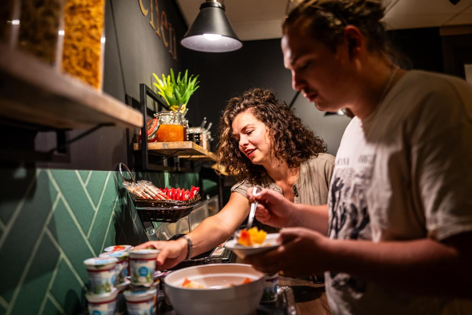 Bud Gett Hostels โกรนิงเงน ภายนอก รูปภาพ