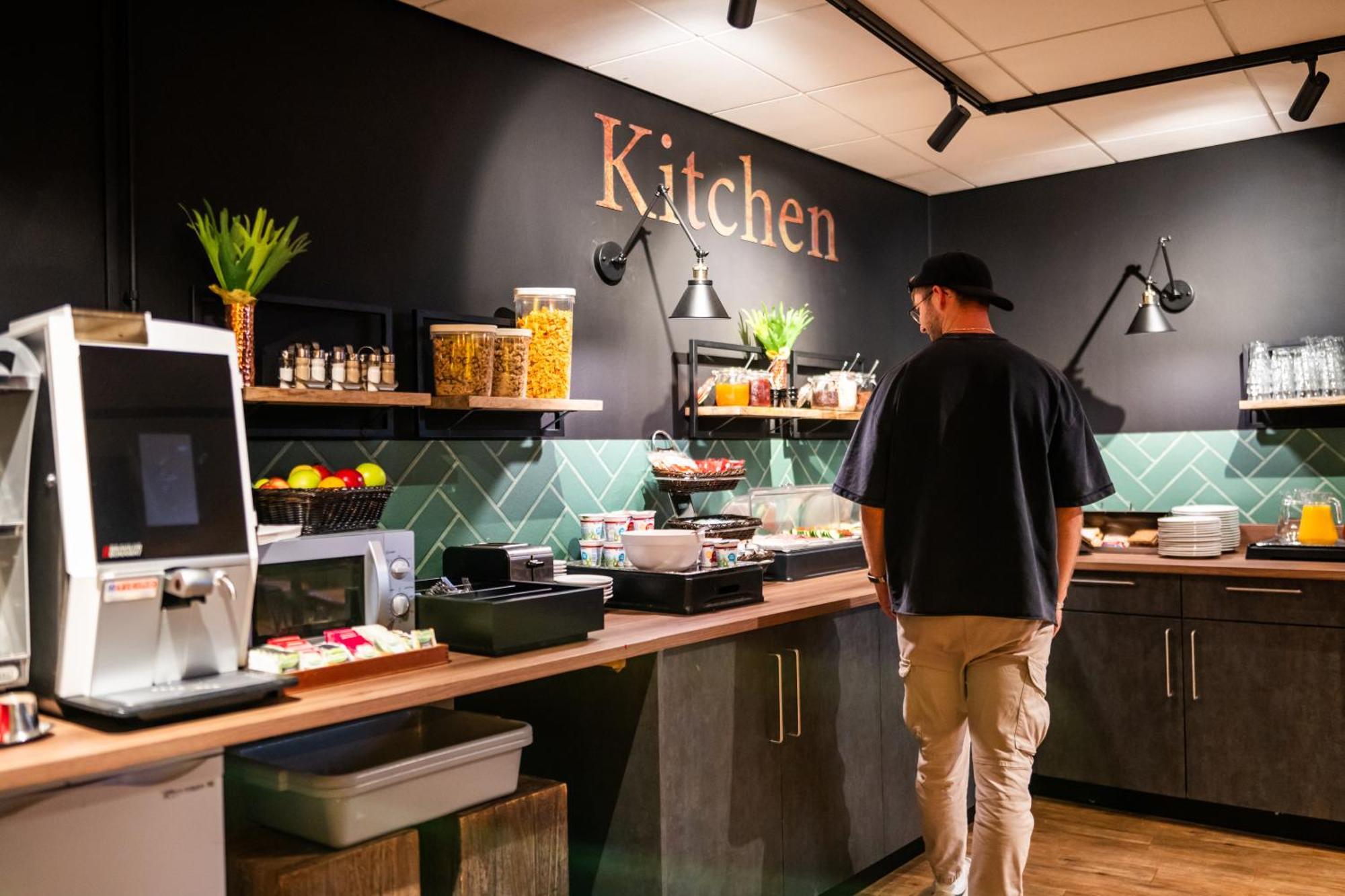 Bud Gett Hostels โกรนิงเงน ภายนอก รูปภาพ