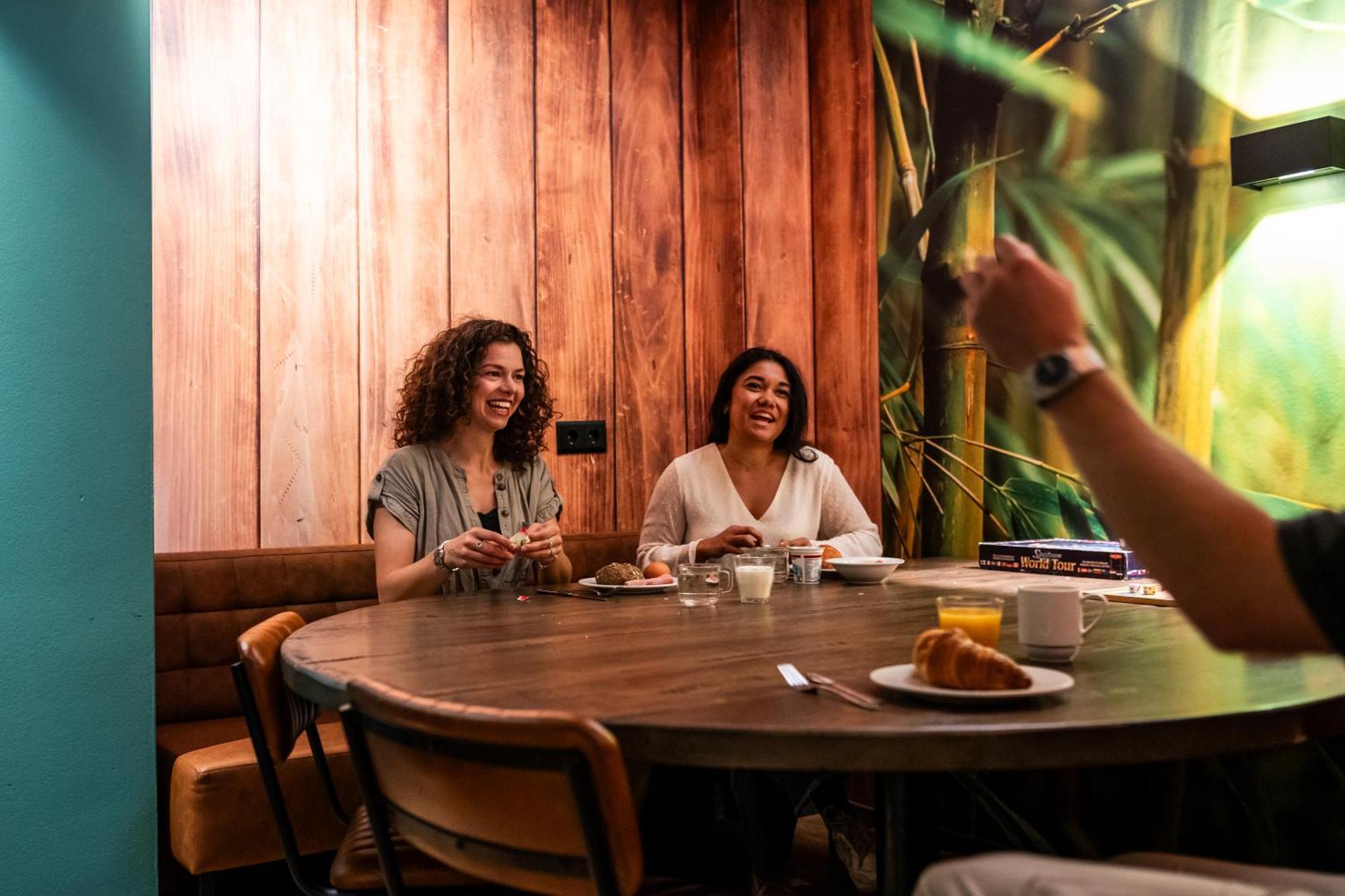 Bud Gett Hostels โกรนิงเงน ภายนอก รูปภาพ